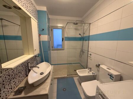 JEPET ME QIRA APARTAMENT 2+1 TEK KOMUNA E PARISIT