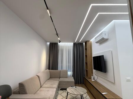JEPET ME QIRA Apartament 2+1+Post Parkimi Ali Dem, Rezidenca Kadiu Kati i 7, pallat i ri me 2 ashensore Hyrja eshte e mobiluar  Çmimi: 60.000 Leke/muaj