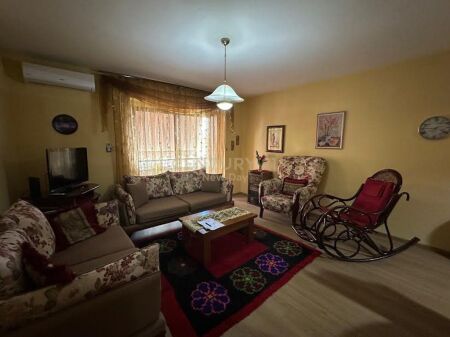 Apartament + garazhd me qira prane Shkolles 11 Janari. 1,000 € /Muaj