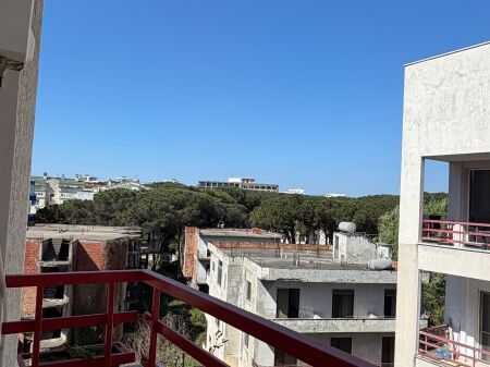 Shitet super apartament 1+1 pranë detit në zonën e Malit të Robit, në Golem. 