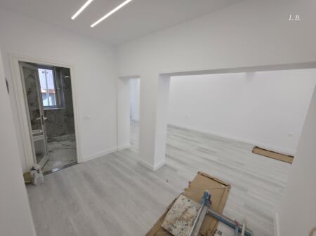 Locale per Ufficio/Clinica in Affitto – Via Barrikadave