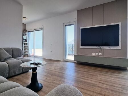 Jepet apartament 2+1 me qera Shkolla E Kuqe !