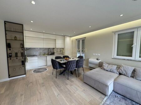 APARTAMENT 1+1+2 PER SHITJE TEK VILA L !
