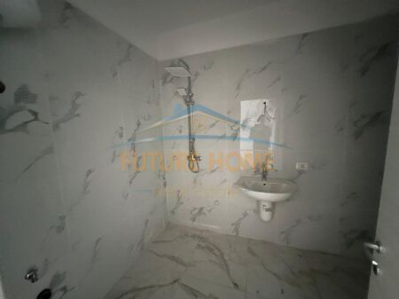 Affitto, Spazio per ufficio+Posto auto, Complesso E88