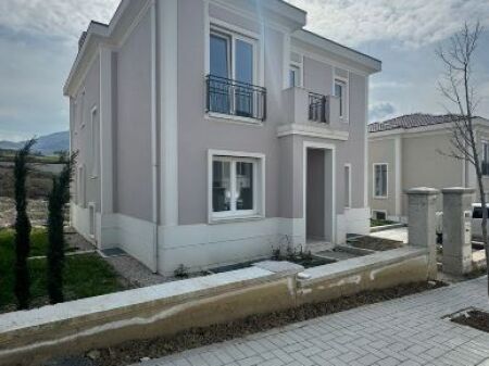 Vilë Luksoze 3-Katëshe për Shitje – Collina Verde (pranë TEG)