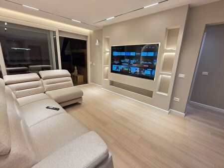 2+1 apartment with veranda, near Ish Ekspozita!