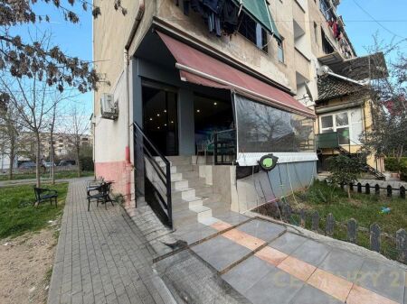 SHITET BAR KAFE TEK SPITALI USHTARAK