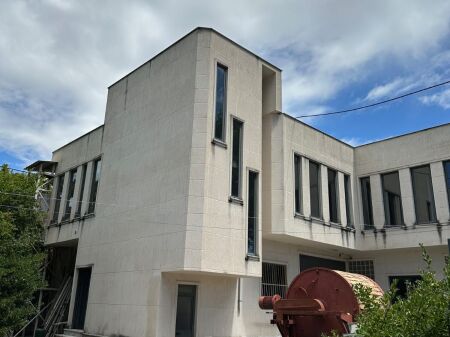  Edificio di 2 Piani in Vendita a Durazzo, vicino al Ponte di Dajlan