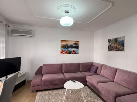 JEPET ME QIRA Apartament 1+1 Myslym Shyr Cmimi: 60.000 Leke/Muaj