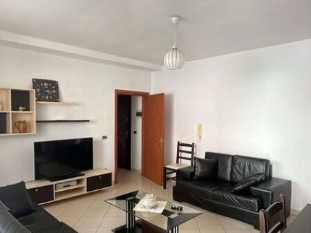 Jepet me qira apartament 1+1 tek Liqeni i Thate.