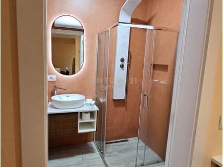 JAPIM ME QIRA APARTAMENT 1+1 TE USLUGA !