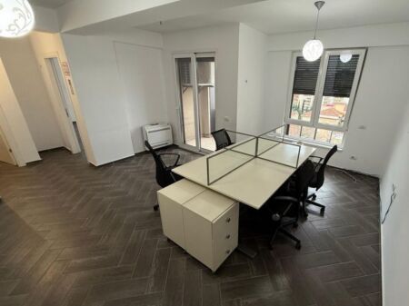 Locale per ufficio in affitto a Myslym Shyr