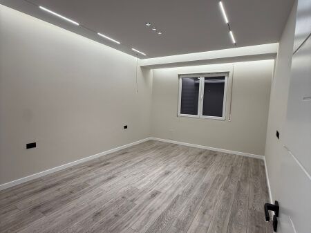 Appartamento 2+1+ parcheggio in affitto – adatto per attività commerciale (2° piano)