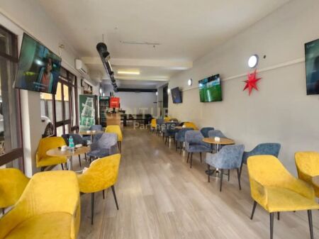 Locale commerciale in affitto in via Siri Kodra! 1.800 € /Mese Superficie totale 165m2