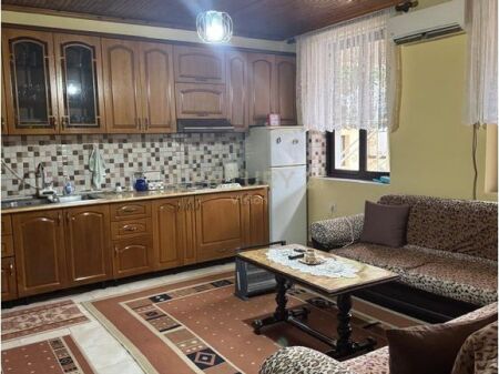 Casa privata su due piani in vendita vicino al Collegio Turco, Scutari 135.000 €