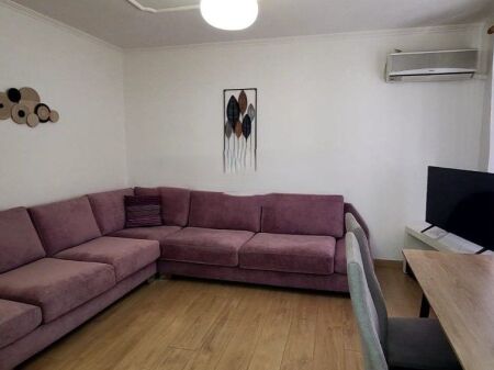 Jepet me qira – Apartament 1+1 në Rrugën Myslym Shyri