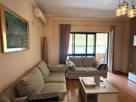 Apartament 1+1 per qira Liceu Artistik !