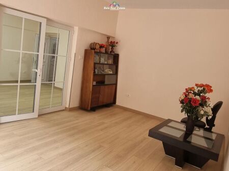 Ufficio in affitto presso Mine Peza (ID BZ2895) Tirana