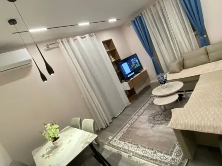 Jepet me gera apartament 1+1 tek (Restorant Pireu) Rr elbasanit