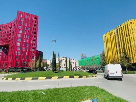 JEPET APARTAMENT ME QERA 1+1 TEK EKONOMIKU, TEK RRUGA E ELBASANIT