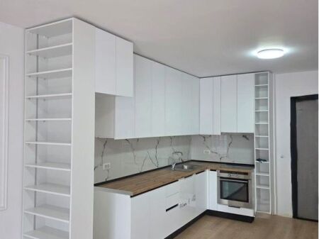 Apartament 2+1+ post parkimi me qira ne Kombinat