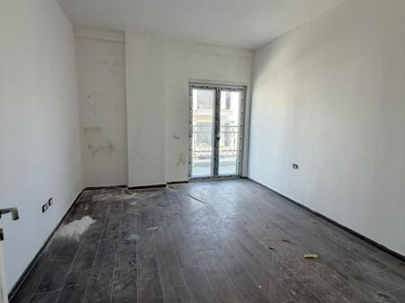  Shitet Apartament 3+1 + 2 Tualete