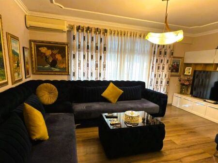 Shitet apartament 2+1+2 tek Rruga Naim Frasheri