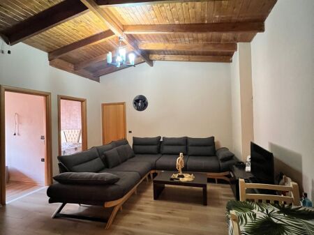 Shiten 2 apartamente 2+1 tek Komuna e Parisit