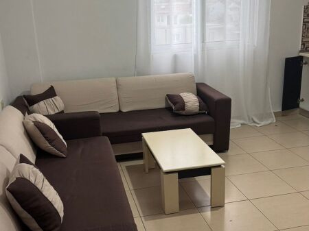 Jepet me qira apartament 1+1  Zona: 5 Maji  Qiraja: 45,000 lekë / muaj