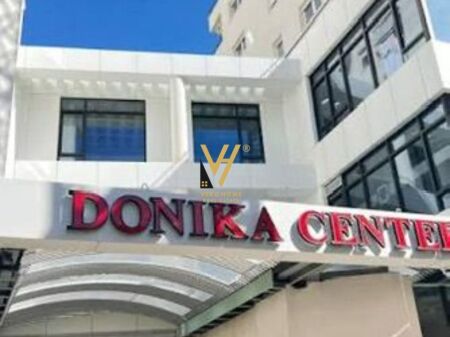LOCALE COMMERCIALE 55 M2 IN AFFITTO PRESSO DONIKA CENTER, MINE PEZA 1.700 EURO