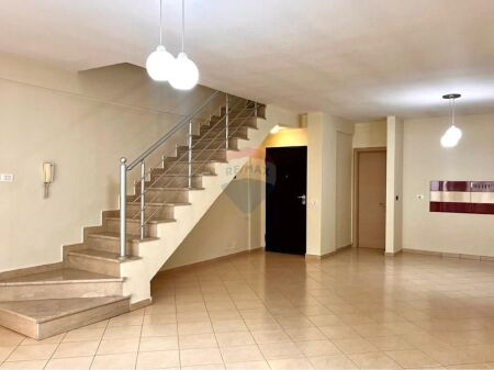Duplex in vendita a Kodra e Diellit!