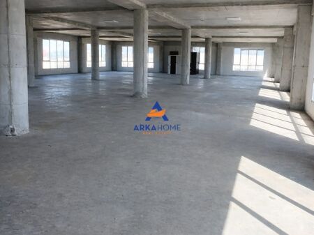 JEPET ME QERA AMBJENT MULTIFUNKSIONAL 800M2 "NE KASHAR" 4000 EURO