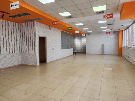 Ufficio 440m in affitto vicino a Delijorgjit