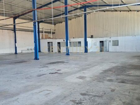 Affitto / Magazzino sulla strada Durres - Tirane
