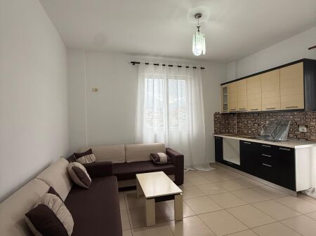 JEPET ME QIRA Apartament 1+1 Rruga 5 Maji, prane Concord Center Cmimi: 45.000 Leke