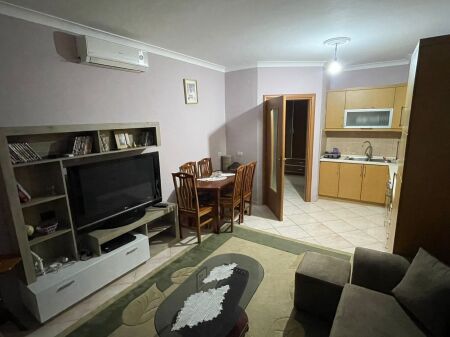 Apartament me qira 1+1 te Kthesa e Kamzës!
