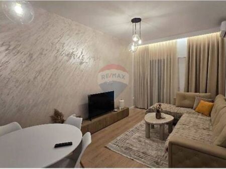 !!!Apartament - Për Qira - Sheshi Skënderbej, Tiranë!!!