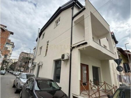 BLV.BAJRAM CURRI, RESTORANT PER QIRA 2,000 € /Muaj
