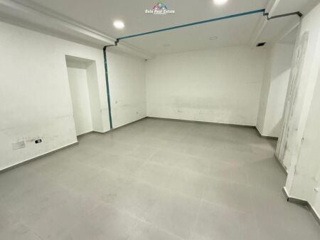 Ufficio in Affitto presso Piazza Willson (ID BZ2827) Tirana