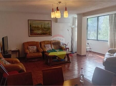 Apartment 2+1 for sale at Zogu i Zi Apartment 2+1 for sale with area
