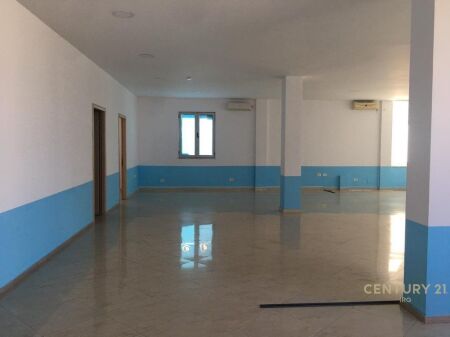 Locale commerciale in affitto presso Medreseja