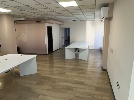 AMBIENTE COMMERCIALE IN AFFITTO NEL CUORE DI TIRANA! 