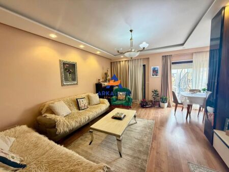 SHITET APARTAMENT 3+1+VERANDË "TE KOPSHTI BOTANIK" 335.000 EURO