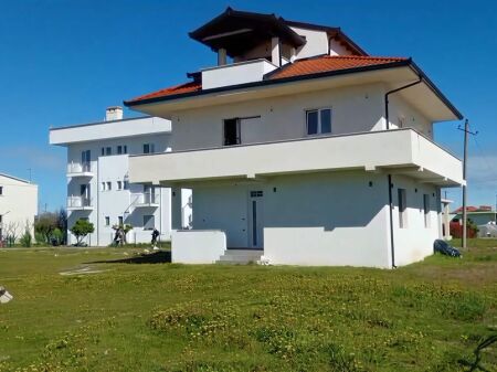 Villa + Terreno in vendita vicino a Valamar Durrës