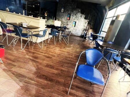 Bar Ristorante in Affitto, 120 m², 1.000 € a Lapraka