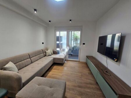 KOMISARIATI NR.4, APARTAMENT 1+1 PER QIRA 500 € /Muaj