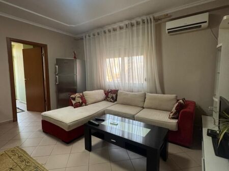 JEPET ME QIRA Apartament 1+1 Rruga e Bogdaneve  Kati i 5, me ashensor Sip: 62m2 Cmimi: 55.000 Leke/Muaj