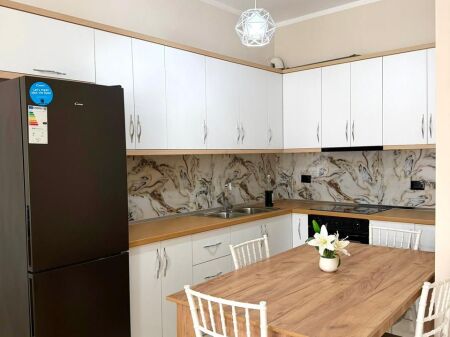 Appartamento 2+1 in Affitto a Lungo Termine - Centro, vicino Hotel Partner, Vlore