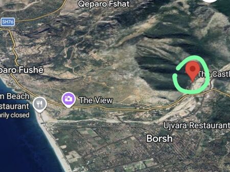 SUPER Terreno in Vendita 600 m2 A Borsh - Presso la stazione di servizio (Strada del Fiume)  (72.000 EURO) (super prezzo)100 m dalla strada principale entrando alla stazione di servizio a Borsh.