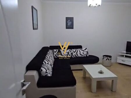 JEPET APARTAMENT 1+1 ME QERA NE VASIL SHANTO 550 EURO